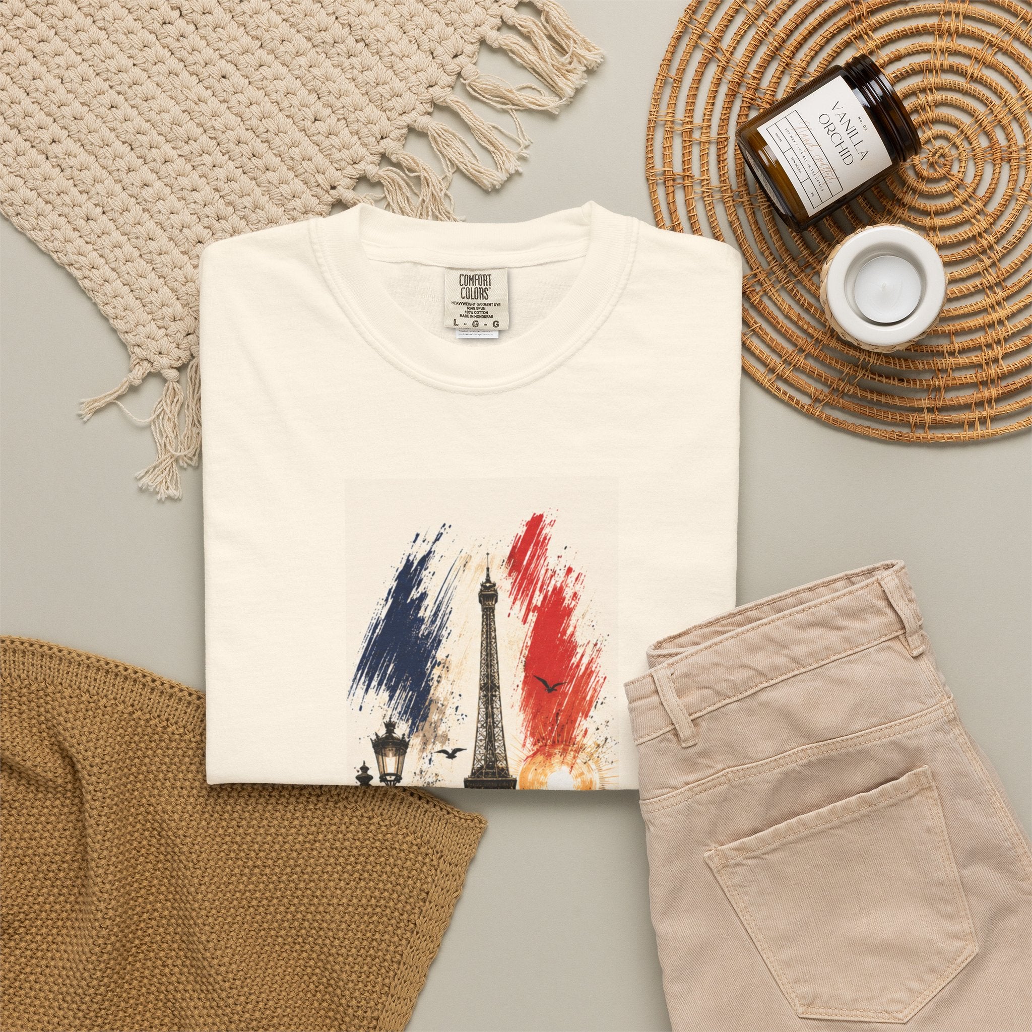 Paris Eiffel Tower Illustration T-Shirt | French Phrase Ce n'est pas la mer à boire